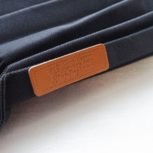 將圖片載入圖庫檢視器 StephyDesignHK 黑白雙色百摺包/皺褶包/摺疊包/單肩包