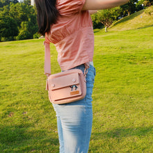 將圖片載入圖庫檢視器 StephyDesignHK  粉桃色多夾層斜背包/ 防水收納布包 / 超輕防水包