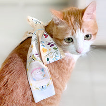 將圖片載入圖庫檢視器 StephyDesignHK 天藍色日系雲朵泡泡花朵斜背貓布包送貓貓插畫絲巾 / 自訂選自家貓刺繡片 客製化禮物