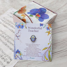 將圖片載入圖庫檢視器 StephyDesignHK 【畢業禮物】 家長送老師~~絲巾配手作絲巾扣 禮盒套裝 / 客製化禮物