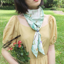 將圖片載入圖庫檢視器 StephyDesignHK 【畢業禮物】 家長送老師~~絲巾配手作絲巾扣 禮盒套裝 / 客製化禮物