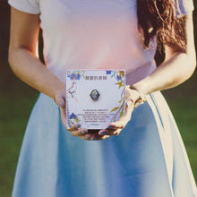 將圖片載入圖庫檢視器 StephyDesignHK 【畢業禮物】 家長送老師~~絲巾配手作絲巾扣 禮盒套裝 / 客製化禮物