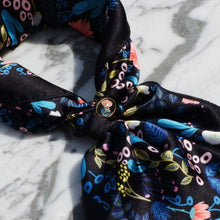 Load image into Gallery viewer, StephyDesignHK Flower Garden soft Scarf with Scarf Ring Gift Box
