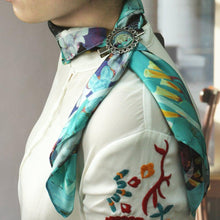 將圖片載入圖庫檢視器 StephyDesignHK 【禮盒套裝】6件套禮盒百合花絲巾+絲巾扣+包包+3張心意卡