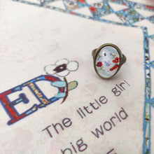 將圖片載入圖庫檢視器 StephyDesignHK 手繪復古花方形大絲巾連絲巾扣高雅禮物盒 - stephydesignhk