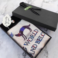 將圖片載入圖庫檢視器 StephyDesignHK 手繪復古花方形大絲巾連絲巾扣高雅禮物盒 - stephydesignhk