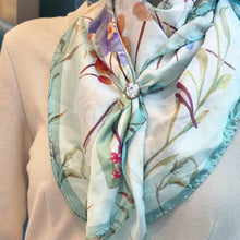 將圖片載入圖庫檢視器 StephyDesignHK手繪素雅蘭花方形大絲巾高雅禮盒