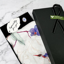 將圖片載入圖庫檢視器 StephyDesignHK手繪素雅蘭花方形大絲巾高雅禮盒