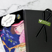 將圖片載入圖庫檢視器 StephyDesignHK 宮廷盛宴大方絲巾高雅禮物套裝