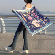 將圖片載入圖庫檢視器 StephyDesignHK 宮廷盛宴大方絲巾高雅禮物套裝