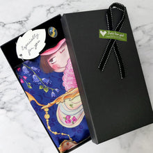 將圖片載入圖庫檢視器 StephyDesignHK 宮廷盛宴大方絲巾高雅禮物套裝