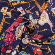 將圖片載入圖庫檢視器 StephyDesignHK 宮廷盛宴大方絲巾高雅禮物套裝