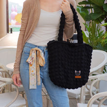 將圖片載入圖庫檢視器 StephyDesignHK 黑色雲朵棉花糖斜背貓布包送絲巾綁包 / 自選自家貓刺繡片/客製貓咪包