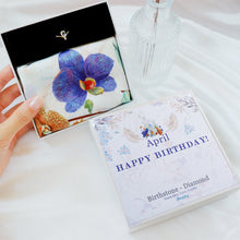 將圖片載入圖庫檢視器 StephyDesignHK 4月生日專屬誕生月絲巾禮盒-生日鑽絲巾扣+ 絲巾禮盒套裝