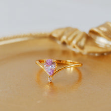 將圖片載入圖庫檢視器 StephyDesignHK 2月生日專屬誕生月絲巾禮盒-生日鑽絲巾扣+ 絲巾禮盒套裝