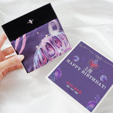 將圖片載入圖庫檢視器 StephyDesignHK 2月生日專屬誕生月絲巾禮盒-生日鑽絲巾扣+ 絲巾禮盒套裝