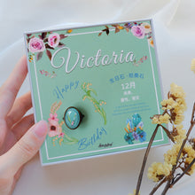 將圖片載入圖庫檢視器 StephyDesignHK 【客製化生日禮物】 專屬名字絲巾扣+ 絲巾禮盒/閨密禮物/字母禮物