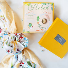 將圖片載入圖庫檢視器 StephyDesignHK 【客製化生日禮物】 專屬名字絲巾扣+ 絲巾禮盒/閨密禮物/字母禮物