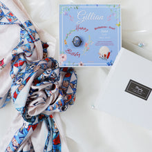 將圖片載入圖庫檢視器 StephyDesignHK 【客製化生日禮物】 專屬名字絲巾扣+ 絲巾禮盒/閨密禮物/字母禮物