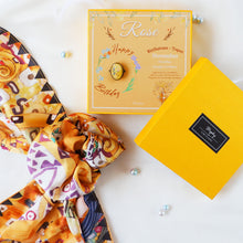 將圖片載入圖庫檢視器 StephyDesignHK 【客製化生日禮物】 專屬名字絲巾扣+ 絲巾禮盒/閨密禮物/字母禮物