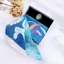 將圖片載入圖庫檢視器 StephyDesignHK  森林花園雙面長絲巾配絲巾扣禮盒 /髮帶 / 領巾 / 圍脖絲巾