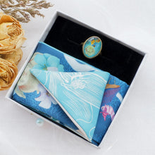 將圖片載入圖庫檢視器 StephyDesignHK  森林花園雙面長絲巾配絲巾扣禮盒 /髮帶 / 領巾 / 圍脖絲巾