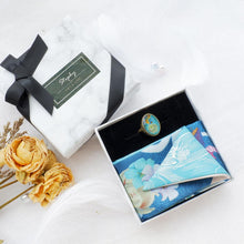 將圖片載入圖庫檢視器 StephyDesignHK  森林花園雙面長絲巾配絲巾扣禮盒 /髮帶 / 領巾 / 圍脖絲巾