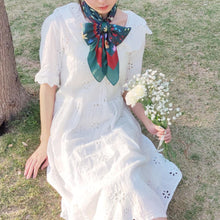 將圖片載入圖庫檢視器 StephyDesignHK 復古碎花大絲巾連絲巾扣高雅禮盒/歐日復古風絲巾/生日禮物首選