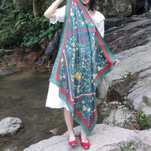 將圖片載入圖庫檢視器 StephyDesignHK 復古碎花大絲巾連絲巾扣高雅禮盒/歐日復古風絲巾/生日禮物首選