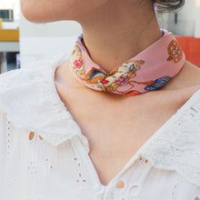 將圖片載入圖庫檢視器 StephyDesignHK 1月生日專屬誕生月絲巾禮盒-生日鑽絲巾扣+ 絲巾禮盒套裝