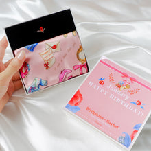 將圖片載入圖庫檢視器 StephyDesignHK 1月生日專屬誕生月絲巾禮盒-生日鑽絲巾扣+ 絲巾禮盒套裝