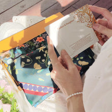 將圖片載入圖庫檢視器 StephyDesignHK  森林花花綠綠絲巾+側背包 / 手提兩用包 禮盒套裝