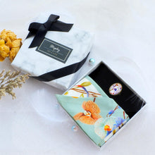 將圖片載入圖庫檢視器 StephyDesignHK  素雅蘭花絲巾飄帶配絲巾扣禮盒 /小圍巾 / 領巾 / 長絲巾/髮帶