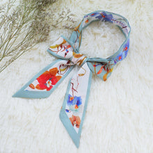 將圖片載入圖庫檢視器 StephyDesignHK  素雅蘭花絲巾飄帶配絲巾扣禮盒 /小圍巾 / 領巾 / 長絲巾/髮帶