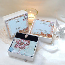 將圖片載入圖庫檢視器 StephyDesignHK ~喜樂系列~絲巾及絲巾扣禮盒套裝