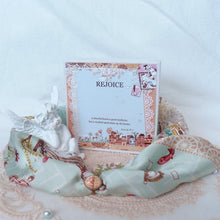 將圖片載入圖庫檢視器 StephyDesignHK ~喜樂系列~絲巾及絲巾扣禮盒套裝