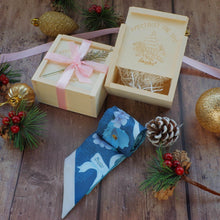 將圖片載入圖庫檢視器 StephyDesignHK 森林花園 聖誕禮盒 特製木盒包裝禮物 / 領巾 / 長絲巾/髮帶