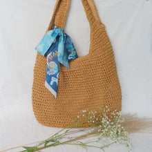 將圖片載入圖庫檢視器 StephyDesignHK 森林花園 聖誕禮盒 特製木盒包裝禮物 / 領巾 / 長絲巾/髮帶