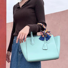 將圖片載入圖庫檢視器 StephyDesignHK  童話國長絲巾配絲巾扣禮盒 / 髮帶