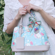 將圖片載入圖庫檢視器 StephyDesignHK  素雅蘭花絲巾飄帶配絲巾扣禮盒 /小圍巾 / 領巾 / 長絲巾/髮帶