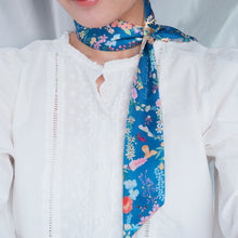 將圖片載入圖庫檢視器 StephyDesignHK【聖誕禮盒】禮物木盒 聖誕雪鹿絲巾扣 + Twilly絲巾