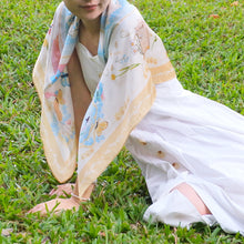 將圖片載入圖庫檢視器 StephyDesignHK 時尚清新喵星人圖案大絲巾連絲巾扣高雅禮盒