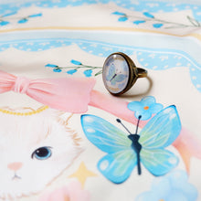 將圖片載入圖庫檢視器 StephyDesignHK 時尚清新喵星人圖案大絲巾連絲巾扣高雅禮盒