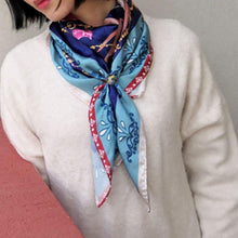 將圖片載入圖庫檢視器 StephyDesignHK 宮廷盛宴大方絲巾高雅禮物套裝