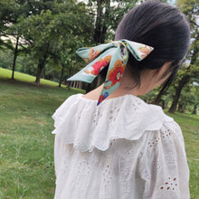 將圖片載入圖庫檢視器 StephyDesignHK 蘭花長絲巾聖誕木盒包裝禮物 / 髮帶