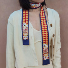 將圖片載入圖庫檢視器 StephyDesignHK 遊樂童話國長絲巾聖誕木盒包裝禮物 / 領巾