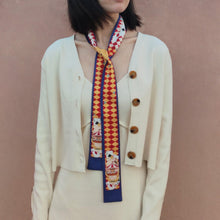 將圖片載入圖庫檢視器 StephyDesignHK 遊樂童話國長絲巾聖誕木盒包裝禮物 / 領巾