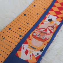 將圖片載入圖庫檢視器 StephyDesignHK 遊樂童話國長絲巾聖誕木盒包裝禮物 / 領巾