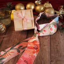 將圖片載入圖庫檢視器 StephyDesignHK【聖誕禮盒】聖誕限定木製禮盒 | Twilly長絲巾配聖誕樹絲巾扣