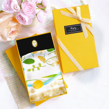 將圖片載入圖庫檢視器 StephyDesignHK 貓的午後 絲巾連絲巾扣高貴禮盒/絲巾/小圍巾/方巾
